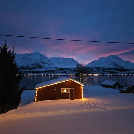 Nyaraló House With A Wiew Lenangsøyra