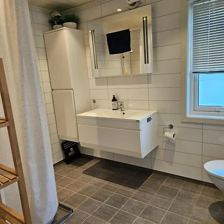 House With A Wiew * Lenangsøyra