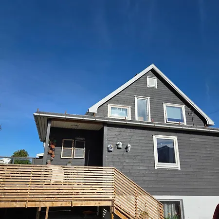 Nyaraló House With A Wiew Lenangsøyra